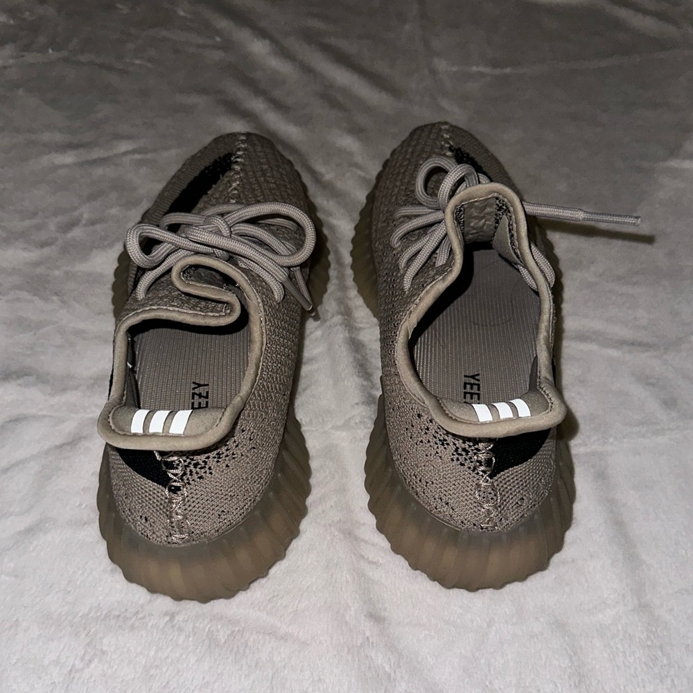 YEEZY size 6 - Picture 2 of 5